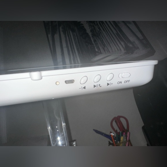 Impressions Touch Pro LED Makeup Mirror with bluetooth+speakerphone+USB - Picture 4 of 5